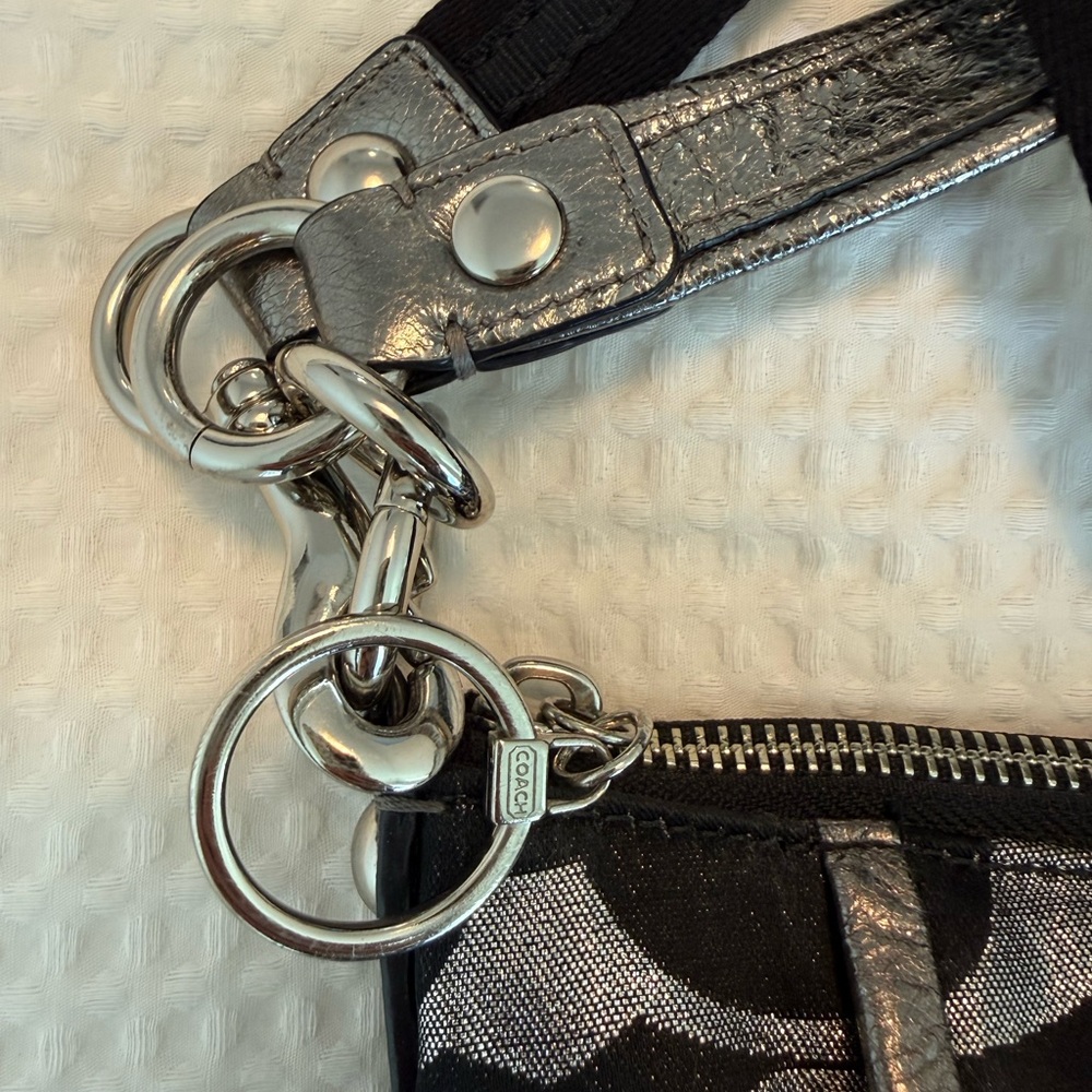 Coach Poppy Signature Lurex Groovy Shoulder Swing Bag Silver and Black Vintage - Picture 5 of 12